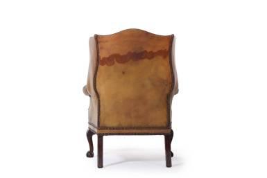 Antica coppia di poltrone wing back o bergere inglese originale in cuoio cognac