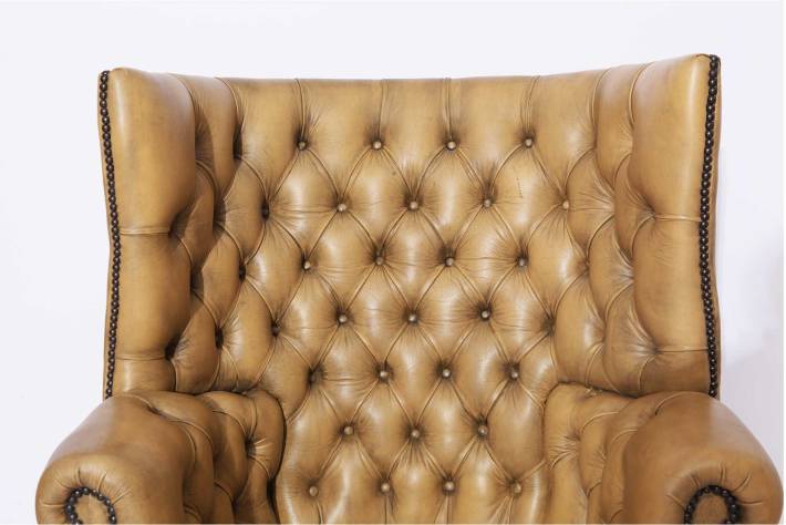 Coppia di poltrone chesterfield Barrel Back inglese originale vintage in pelle avorio