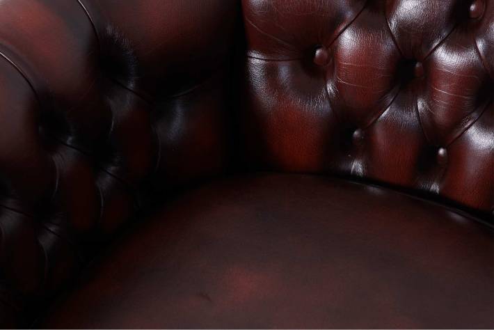 Coppia di poltrone chesterfield a pozzetto vintage originale marrone