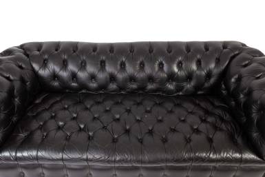 Divano chesterfield club tre posti Vittoriano inglese originale in pelle nera