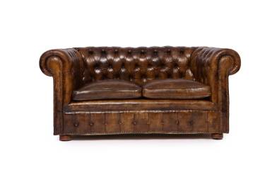 Antico divano 2 posti chesterfield club inglese originale in pelle marrone cognac