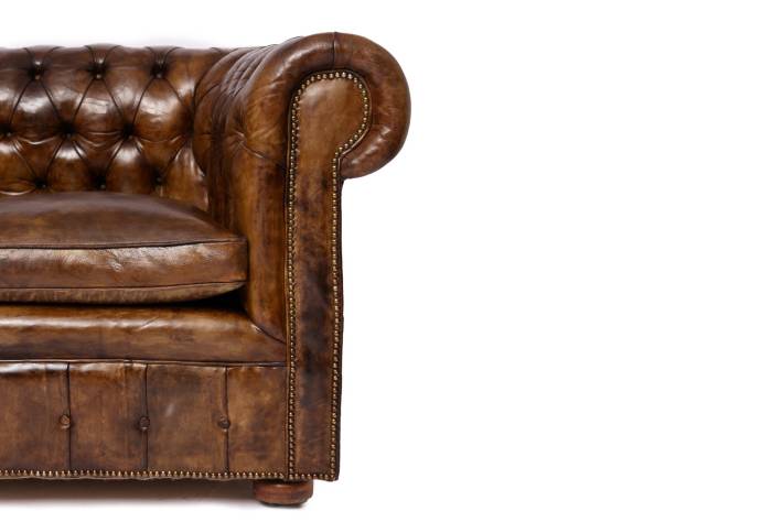 Antico divano 2 posti chesterfield club inglese originale in pelle marrone cognac