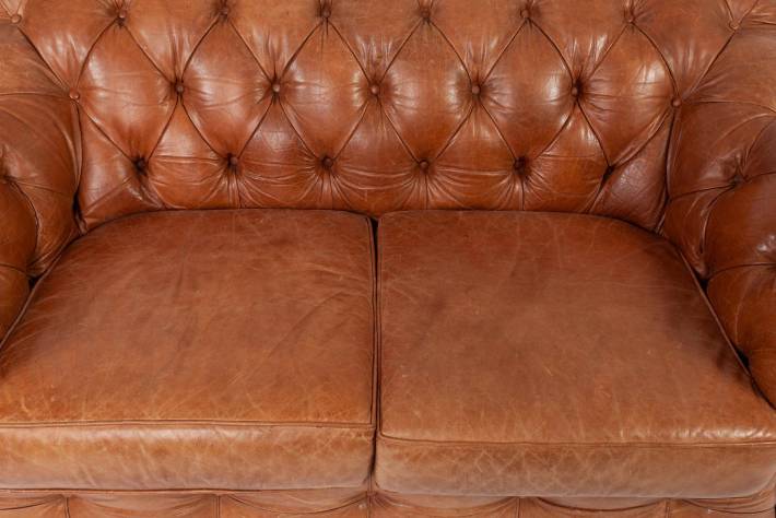 Divano chesterfield club 2 posti inglese vintage originale in cuoio