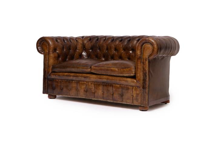 Antico divano 2 posti chesterfield club inglese originale in pelle marrone cognac