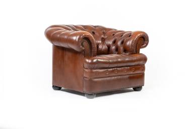 Coppia di poltrone chesterfield club inglese marrone con seduta capitonnè