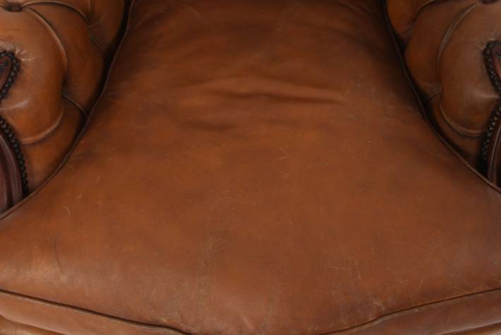 Coppia di poltrone chesterfield inglese originale vintage marrone cognac