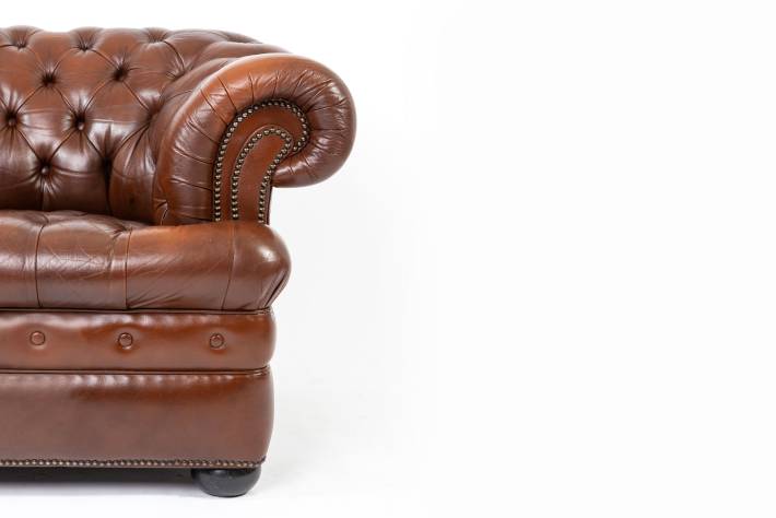 Coppia di poltrone chesterfield club inglese marrone con seduta capitonnè