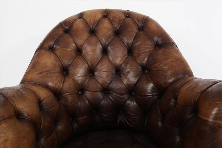 Poltrona chesterfield President da scrivania inglese originale vintage marrone