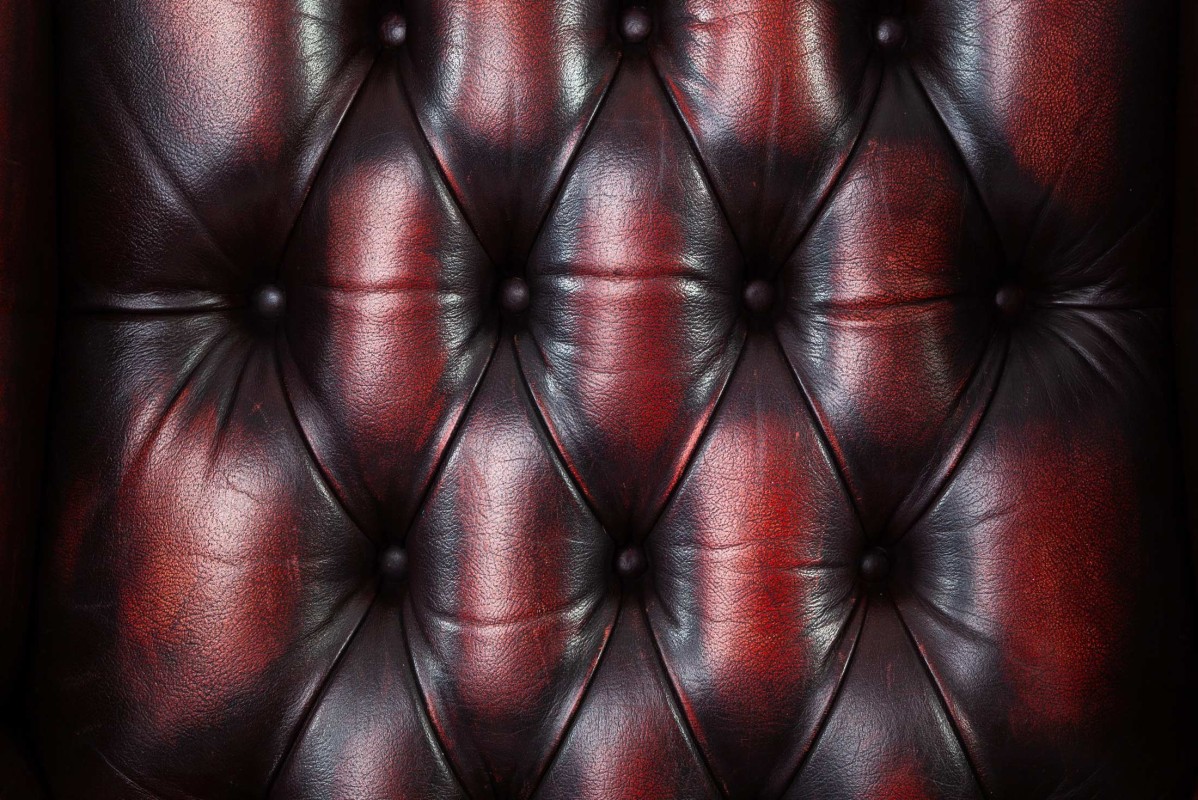 Poltrona Chesterfield Queen Anne originale inglese vintage in vera pelle  color bordeaux