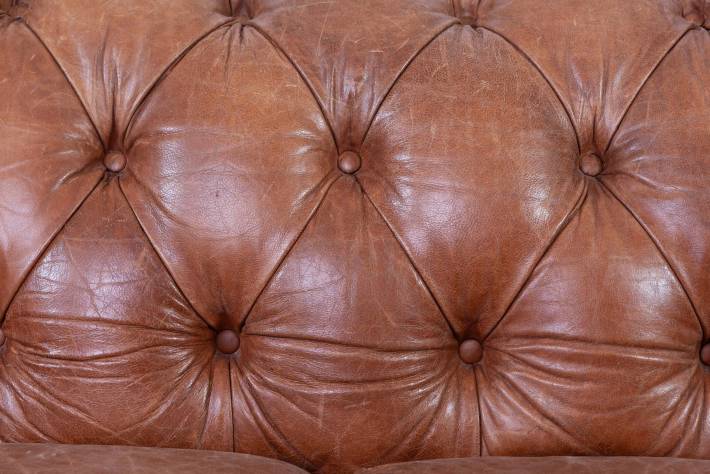 Divano chesterfield club 2 posti inglese vintage originale in cuoio