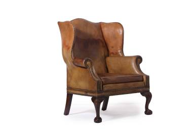 Antica coppia di poltrone wing back o bergere inglese originale in cuoio cognac