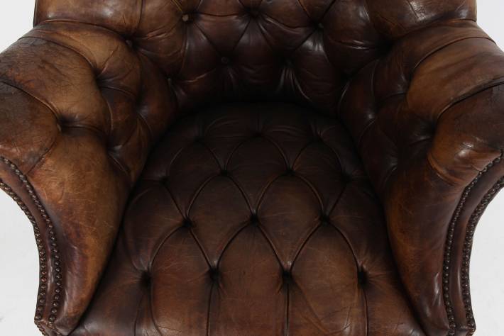 Poltrona chesterfield President da scrivania inglese originale vintage marrone