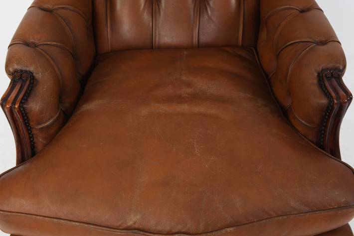 Coppia di poltrone chesterfield inglese originale vintage marrone cognac