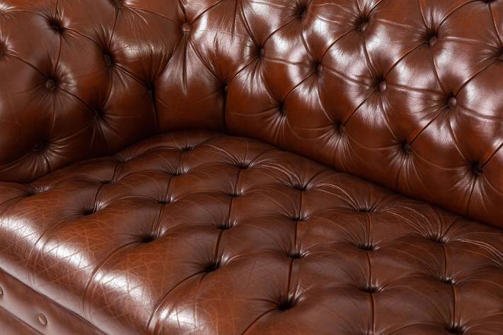 Divano chesterfield club 4 posti inglese marrone con seduta capitonnè