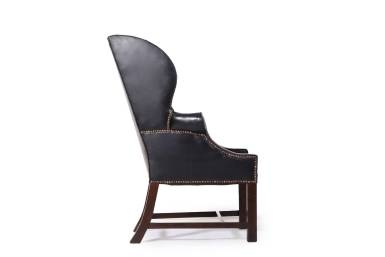 Antica coppia di poltrone wing back o bergere inglese originale in pelle nera