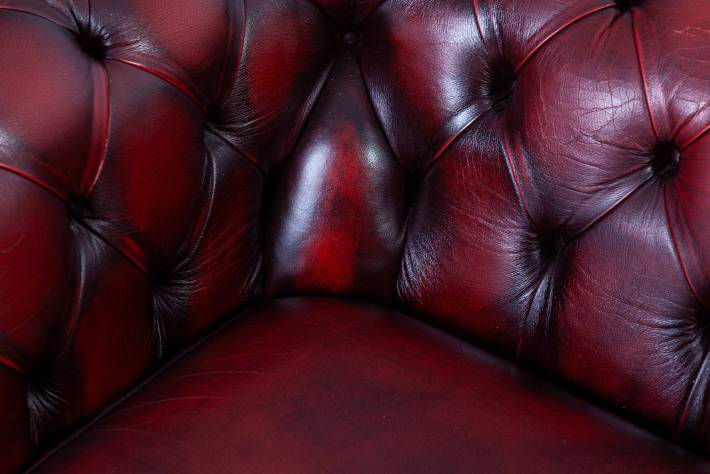 Divano Chesterfield club 2 posti inglese originale vintage bordeaux