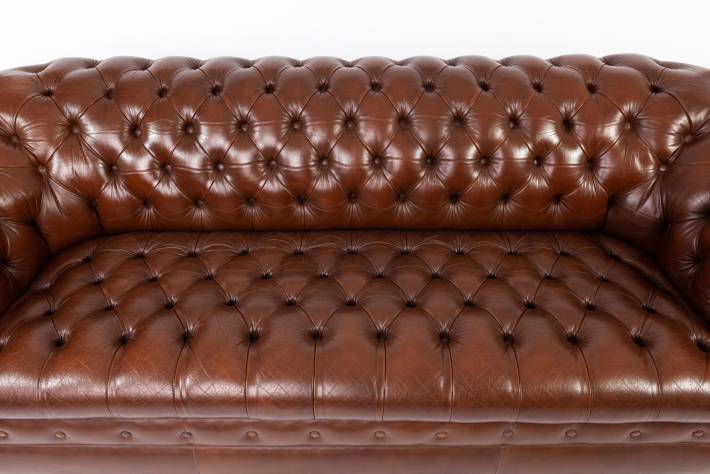 Divano chesterfield club 4 posti inglese marrone con seduta capitonnè