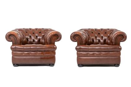 Coppia di poltrone chesterfield club inglese marrone con seduta capitonnè